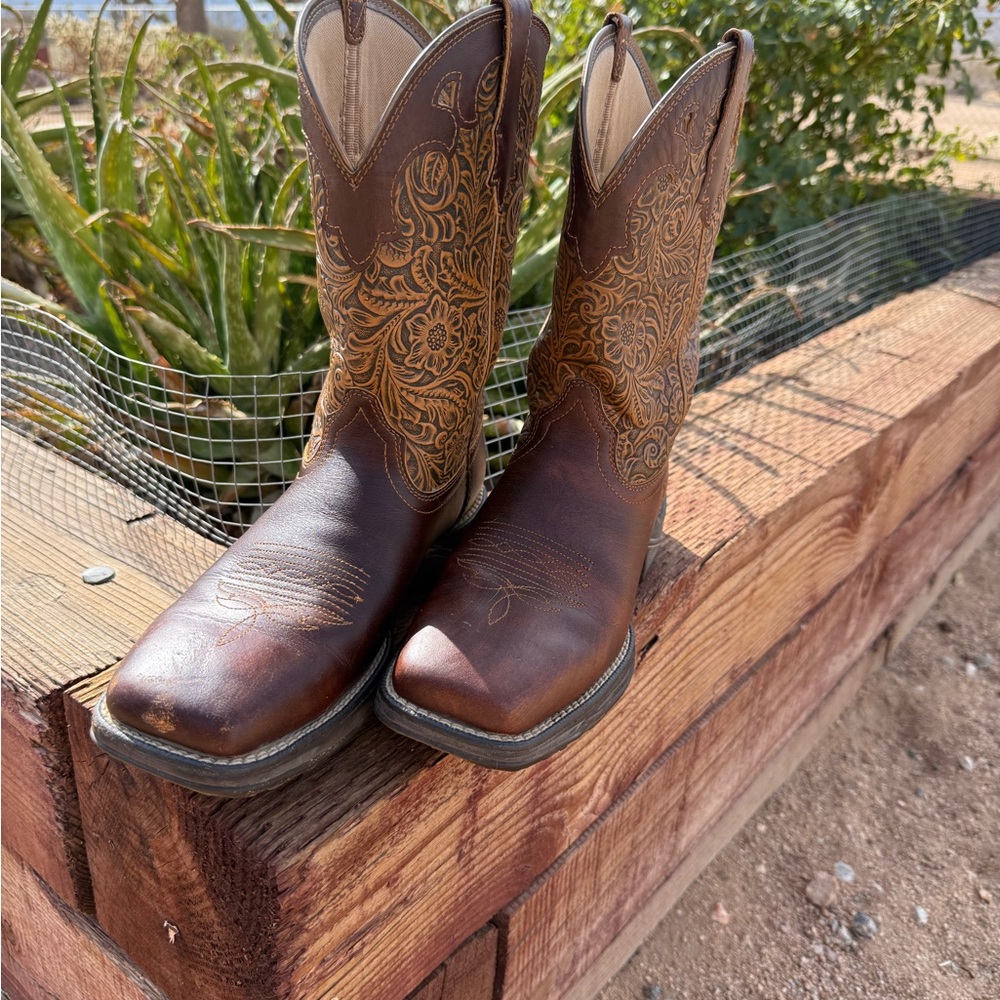 Ariat brown/tan 8.5B